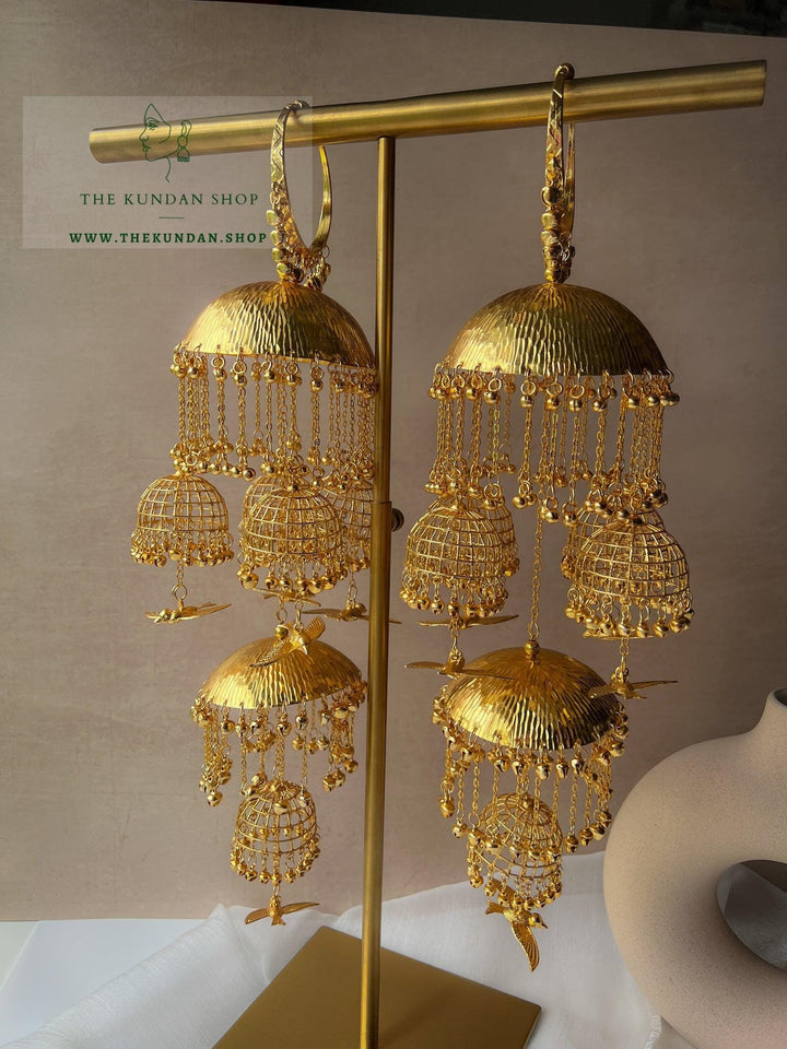 Nestling in Gold Kaleeray Kaleeray THE KUNDAN SHOP 