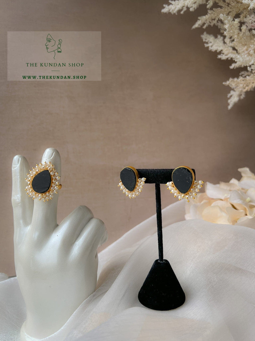 Catching Pearls // Earrings & Ring Earrings THE KUNDAN SHOP Black 