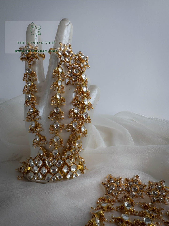Lavish Floral Rings // Bridal Haathphool Ring THE KUNDAN SHOP 