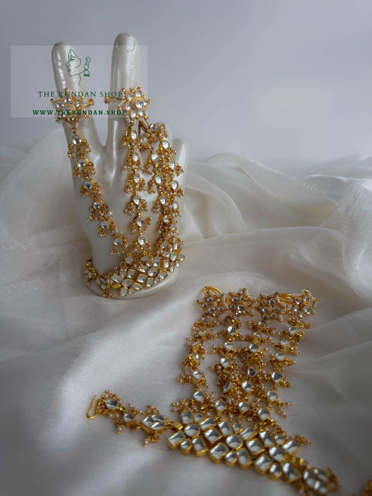 Lavish Floral Rings // Bridal Haathphool Ring THE KUNDAN SHOP 