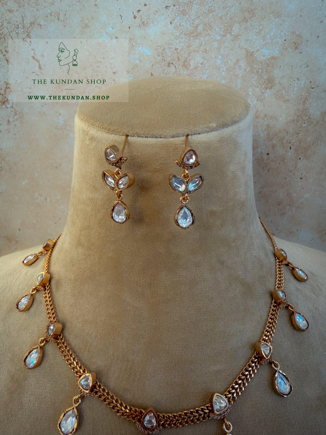 Dainty Drops // Kundan Necklace Sets THE KUNDAN SHOP 