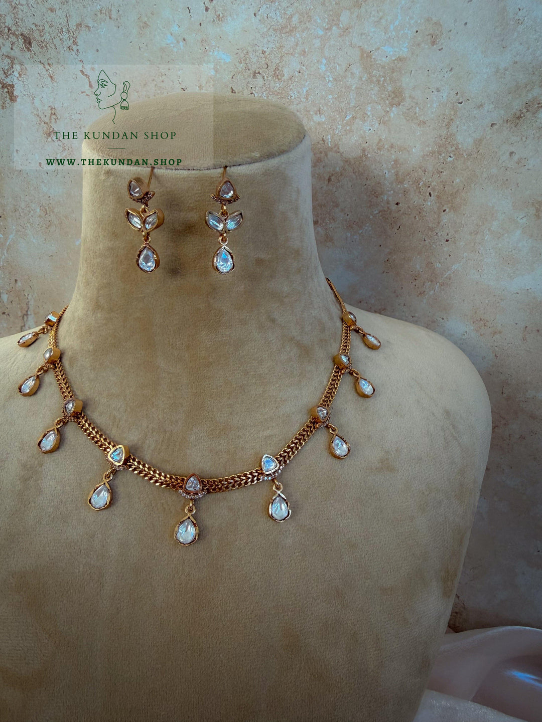 Dainty Drops // Kundan Necklace Sets THE KUNDAN SHOP 