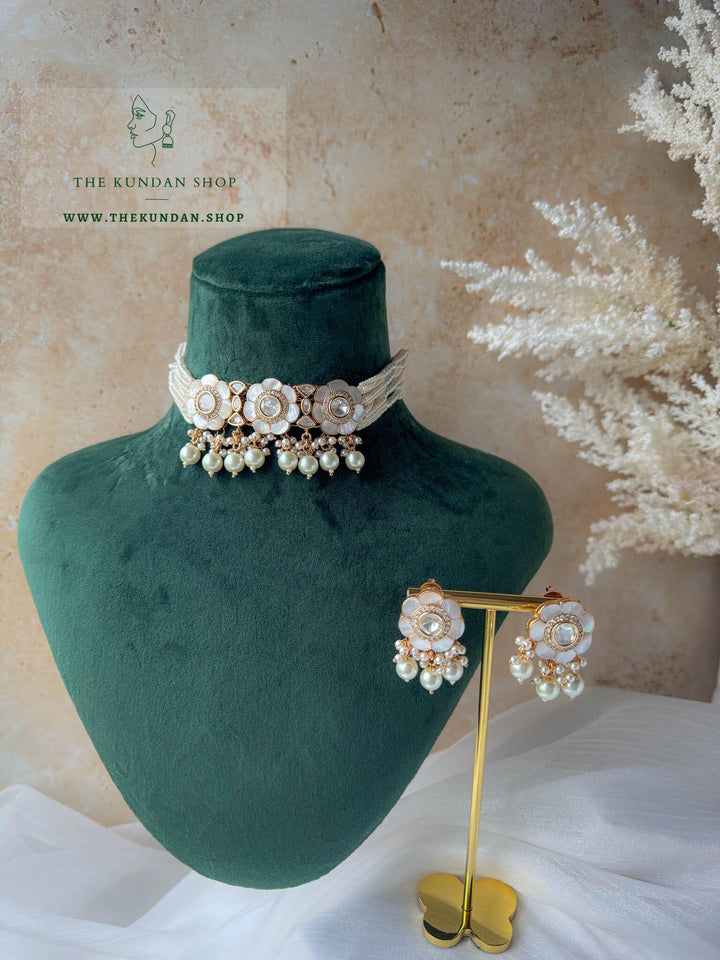 Daisy in Mother of Pearl Necklace Sets THE KUNDAN SHOP 