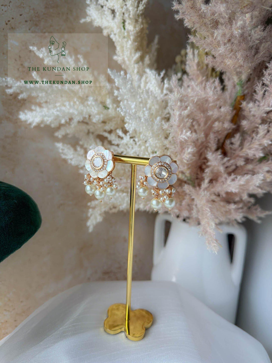 Daisy in Mother of Pearl Necklace Sets THE KUNDAN SHOP 