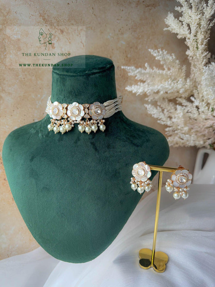 Daisy in Mother of Pearl Necklace Sets THE KUNDAN SHOP 