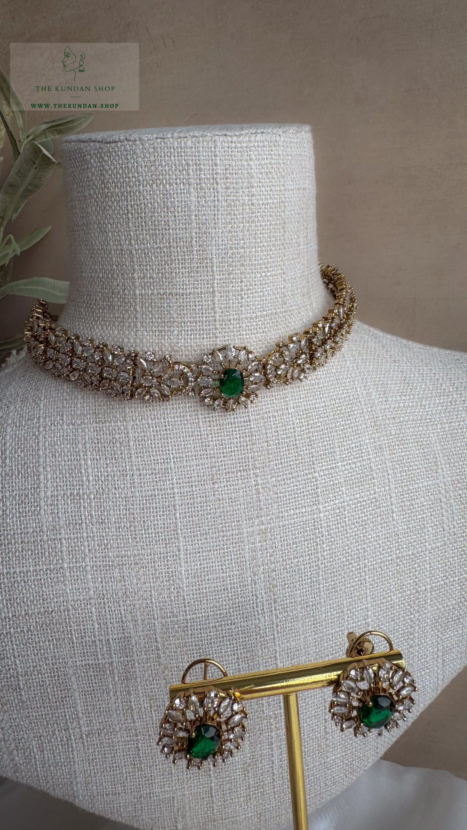 Aurora in Champagne // Emerald Green Necklace Sets THE KUNDAN SHOP 