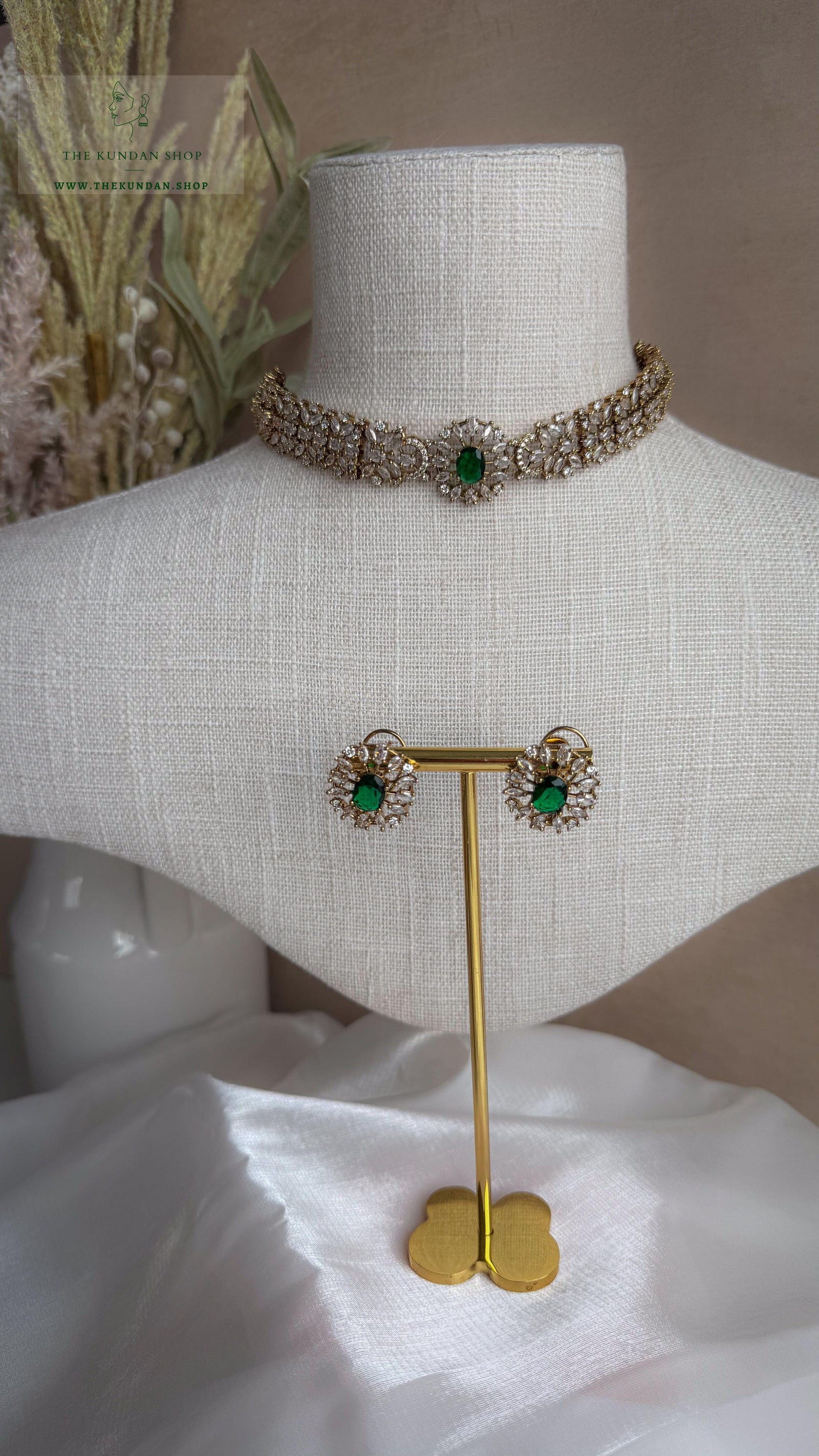 Aurora in Champagne // Emerald Green Necklace Sets THE KUNDAN SHOP 