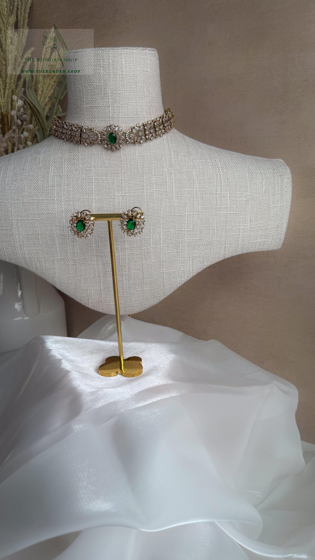 Aurora in Champagne // Emerald Green Necklace Sets THE KUNDAN SHOP 