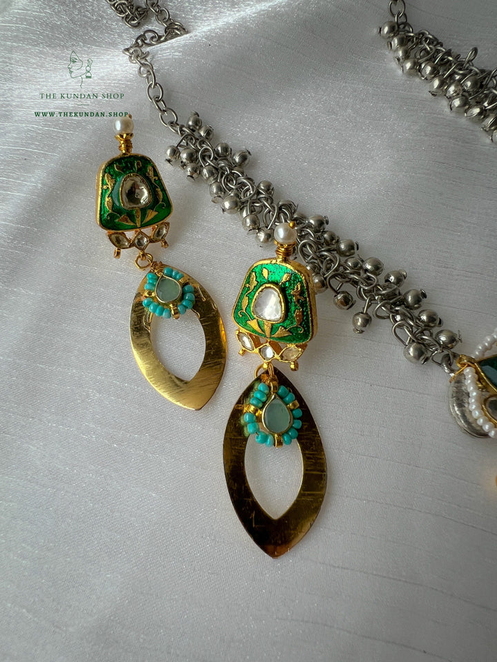 Circling in Emerald // Oxidized Silver Necklace Sets THE KUNDAN SHOP 