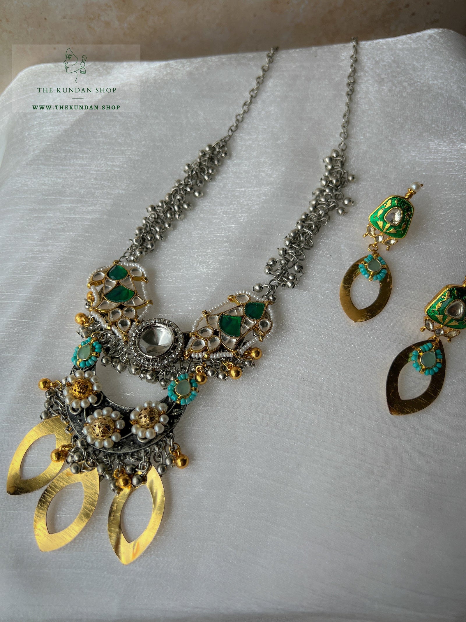Circling in Emerald // Oxidized Silver Necklace Sets THE KUNDAN SHOP 