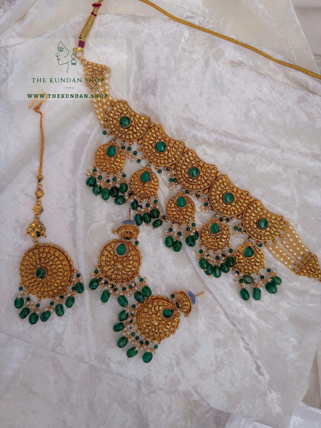 Stay Still in Emerald Green Necklace Sets THE KUNDAN SHOP 