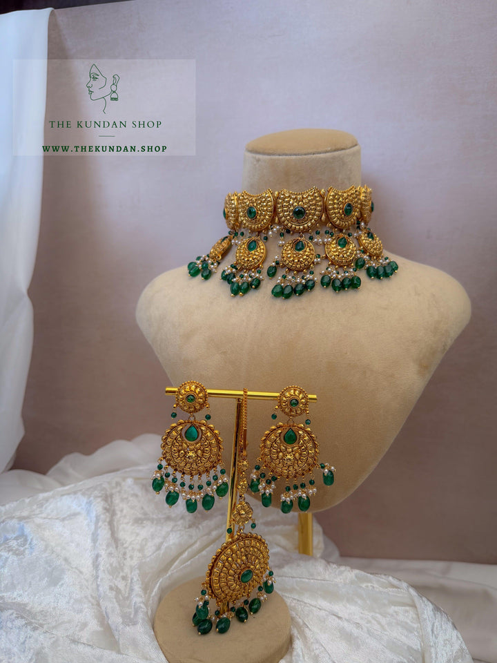 Stay Still in Emerald Green Necklace Sets THE KUNDAN SHOP 