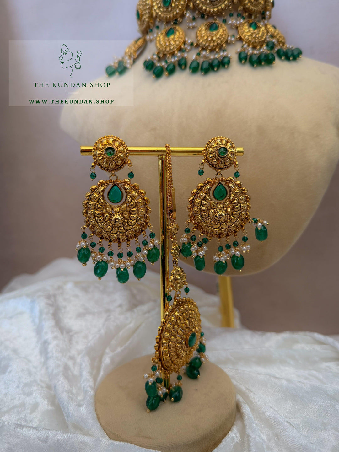 Stay Still in Emerald Green Necklace Sets THE KUNDAN SHOP 