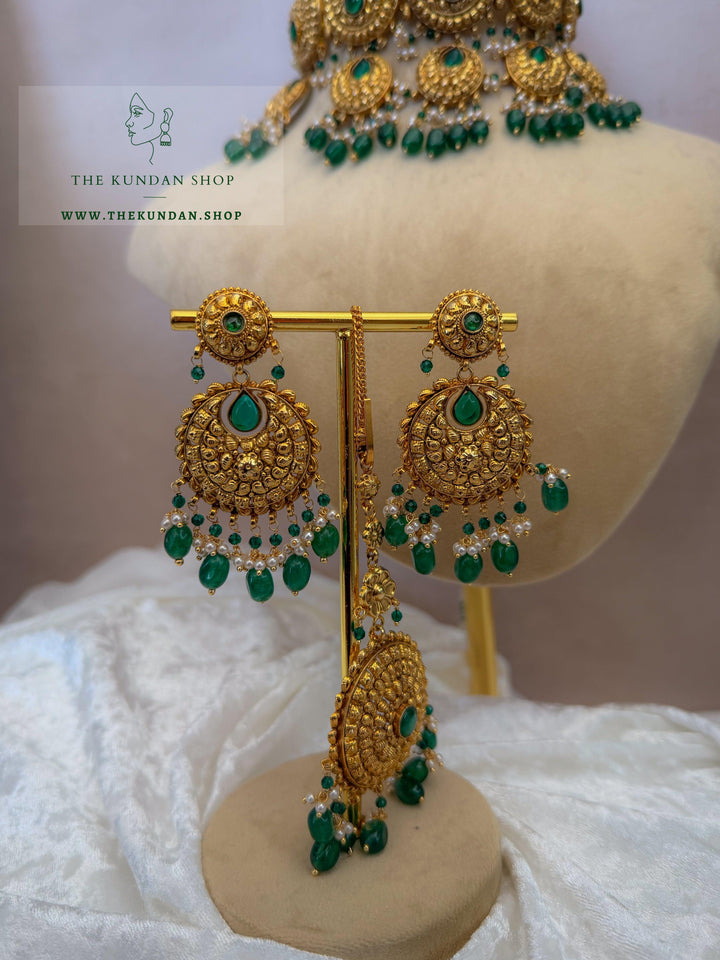 Stay Still in Emerald Green Necklace Sets THE KUNDAN SHOP 