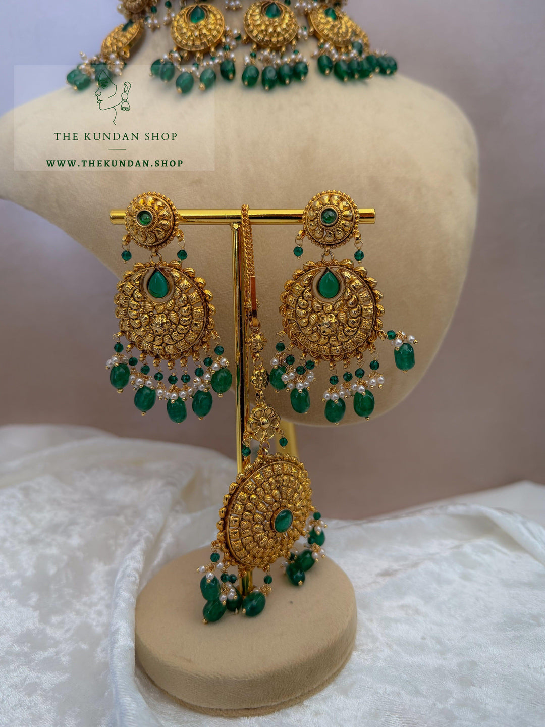 Stay Still in Emerald Green Necklace Sets THE KUNDAN SHOP 