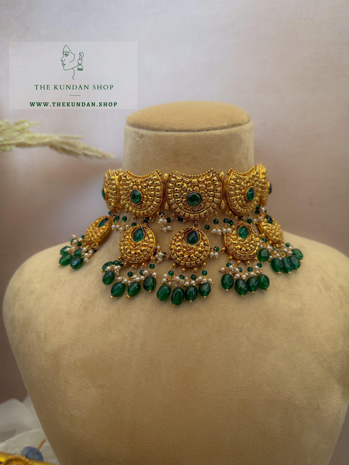 Stay Still in Emerald Green Necklace Sets THE KUNDAN SHOP 