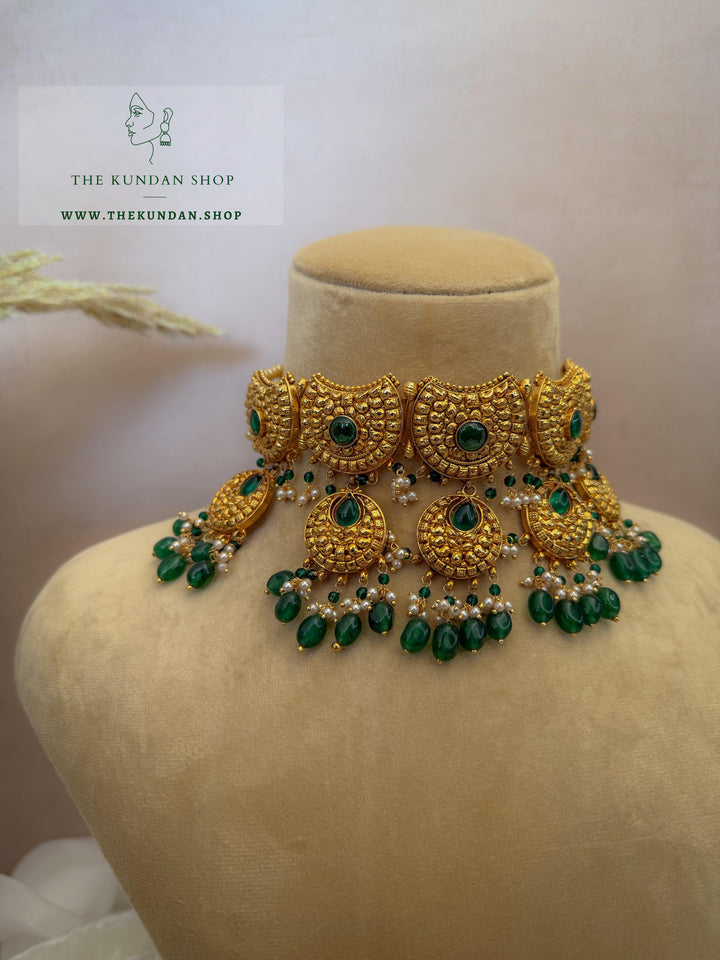 Stay Still in Emerald Green Necklace Sets THE KUNDAN SHOP 