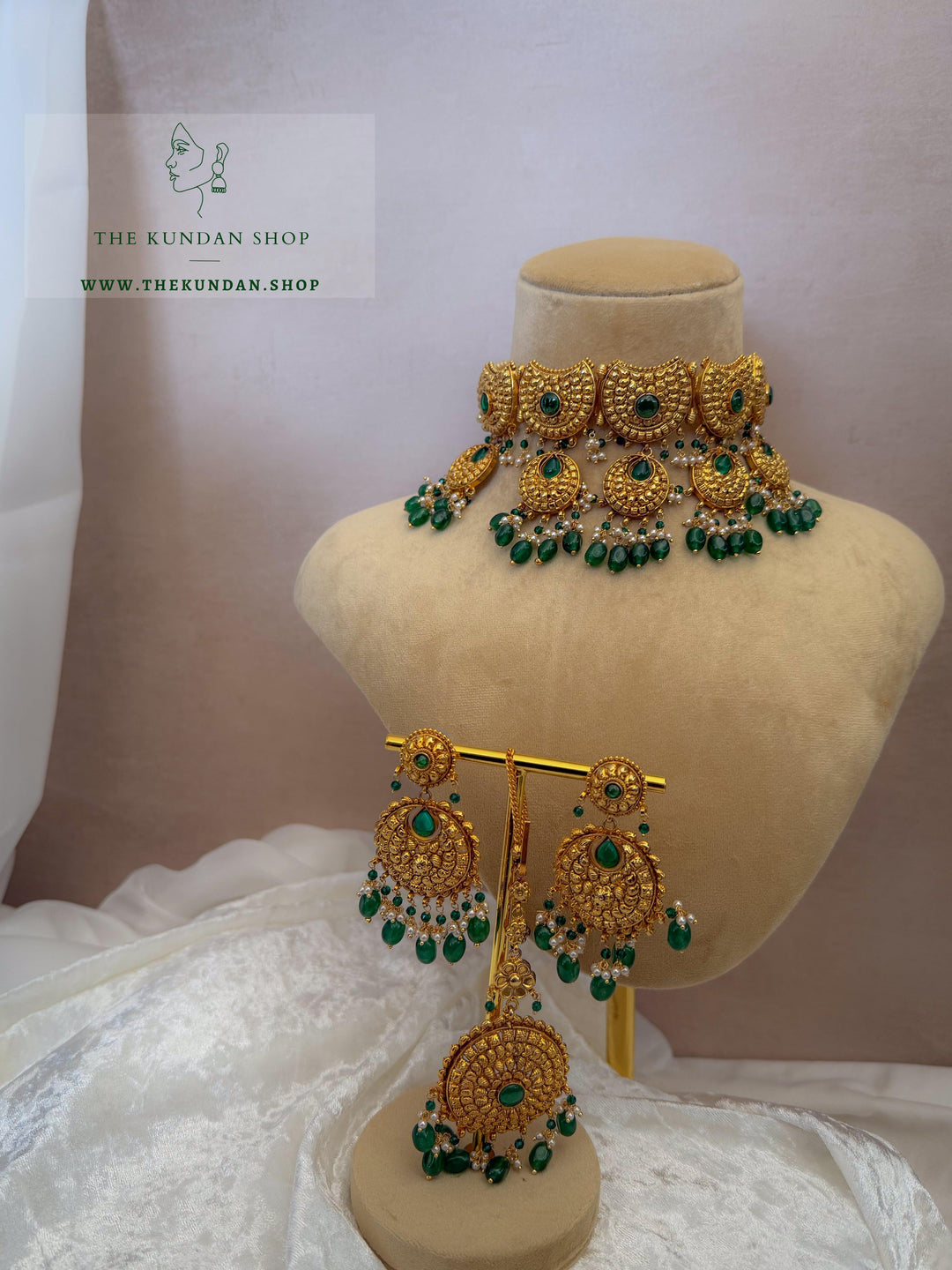 Stay Still in Emerald Green Necklace Sets THE KUNDAN SHOP 