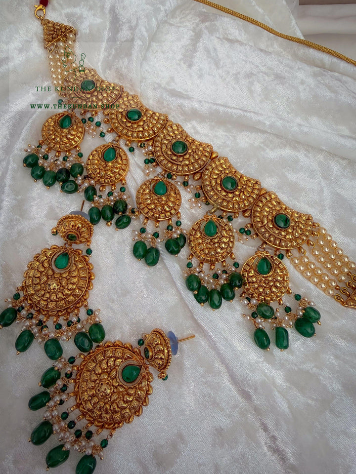 Stay Still in Emerald Green Necklace Sets THE KUNDAN SHOP 
