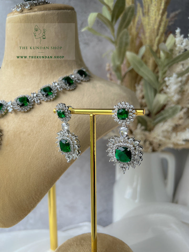 Flattery in Emerald Necklace Sets THE KUNDAN SHOP 