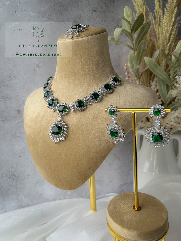Flattery in Emerald Necklace Sets THE KUNDAN SHOP 