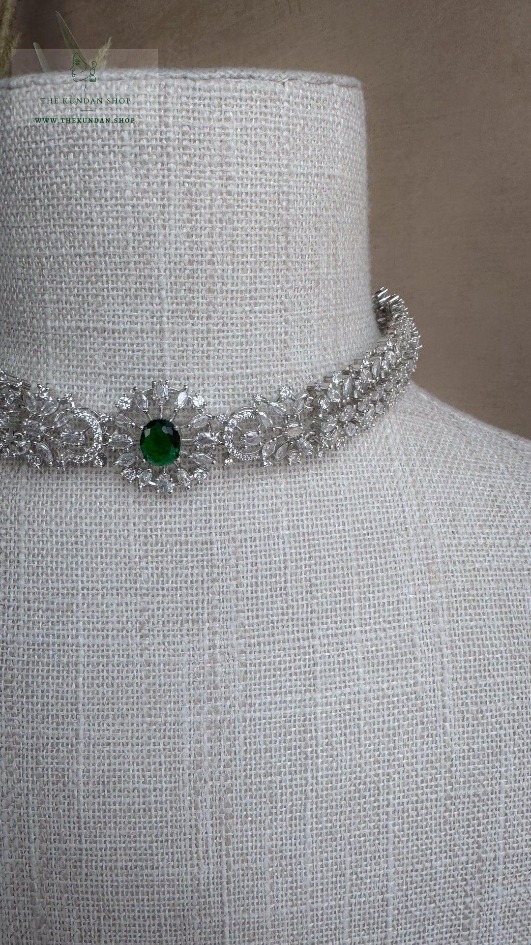 Aurora in Silver // Emerald Necklace Sets THE KUNDAN SHOP 