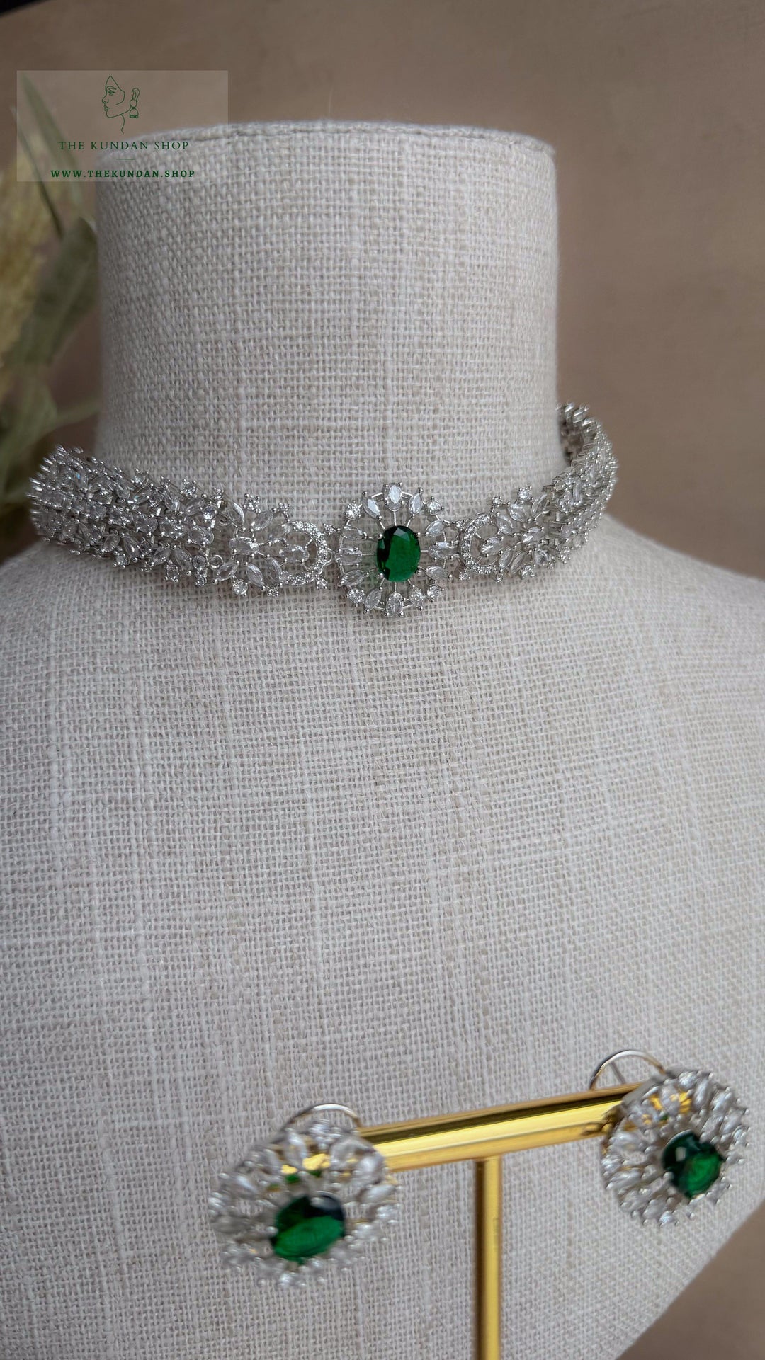 Aurora in Silver // Emerald Necklace Sets THE KUNDAN SHOP 
