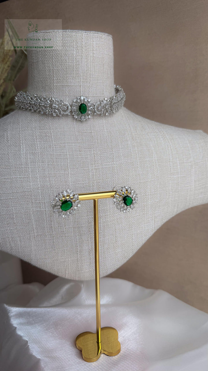 Aurora in Silver // Emerald Necklace Sets THE KUNDAN SHOP 