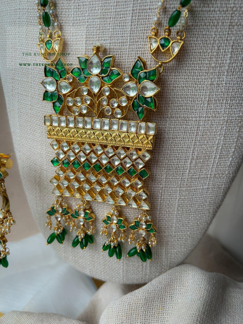 Square Emerald Pendant in Kundan Necklace Sets THE KUNDAN SHOP 
