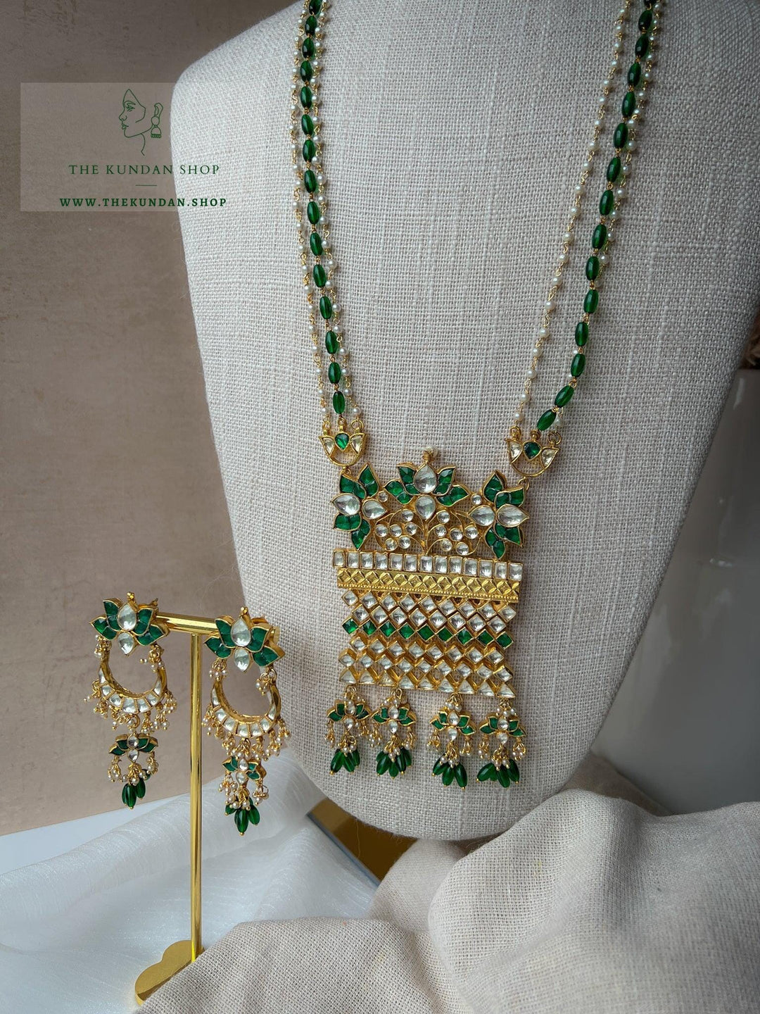 Square Emerald Pendant in Kundan Necklace Sets THE KUNDAN SHOP 