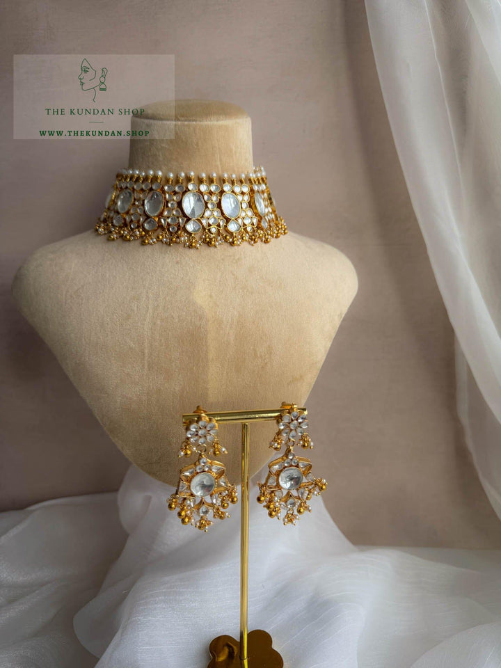 Relevant in Gold Necklace Sets THE KUNDAN SHOP 