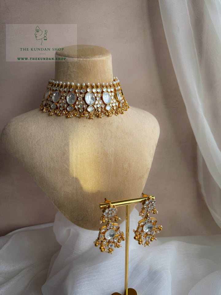 Relevant in Gold Necklace Sets THE KUNDAN SHOP 