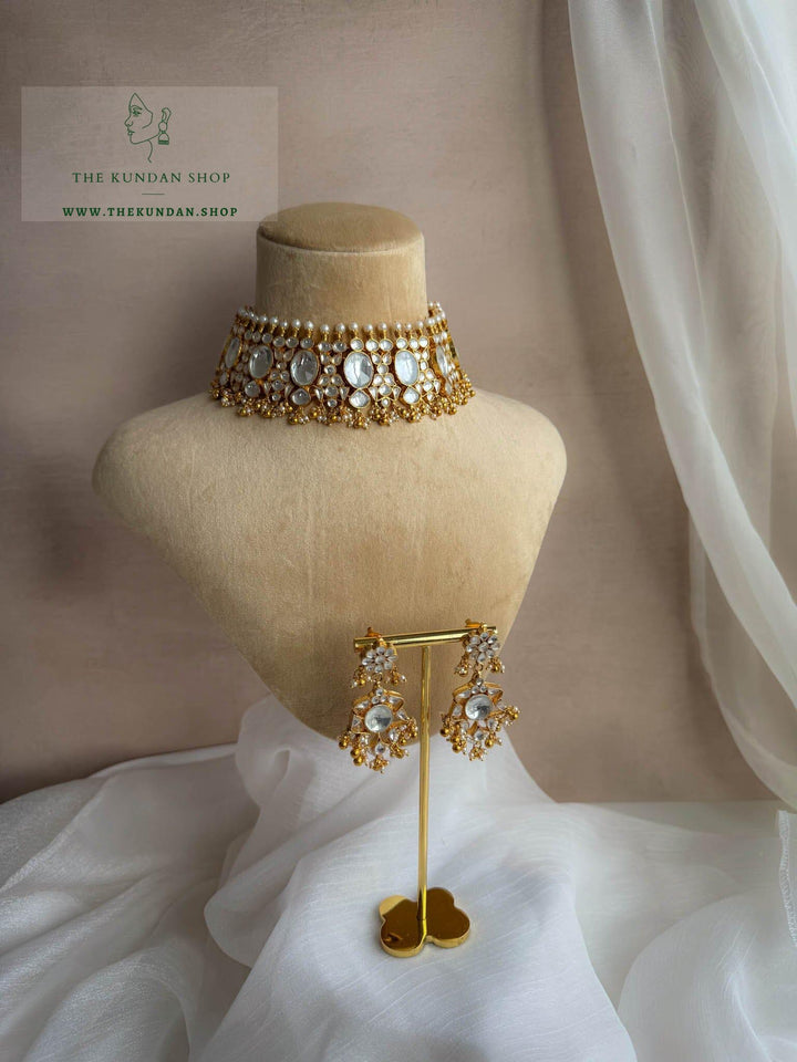 Relevant in Gold Necklace Sets THE KUNDAN SHOP 