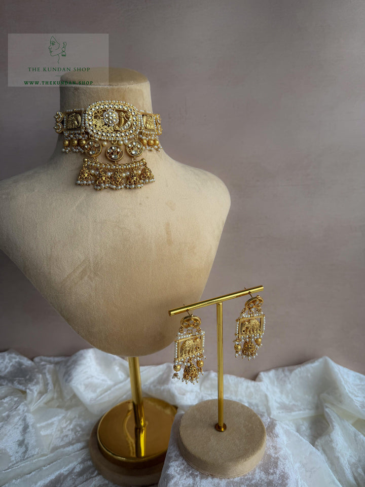 Dreamy in Golden Necklace Sets THE KUNDAN SHOP 