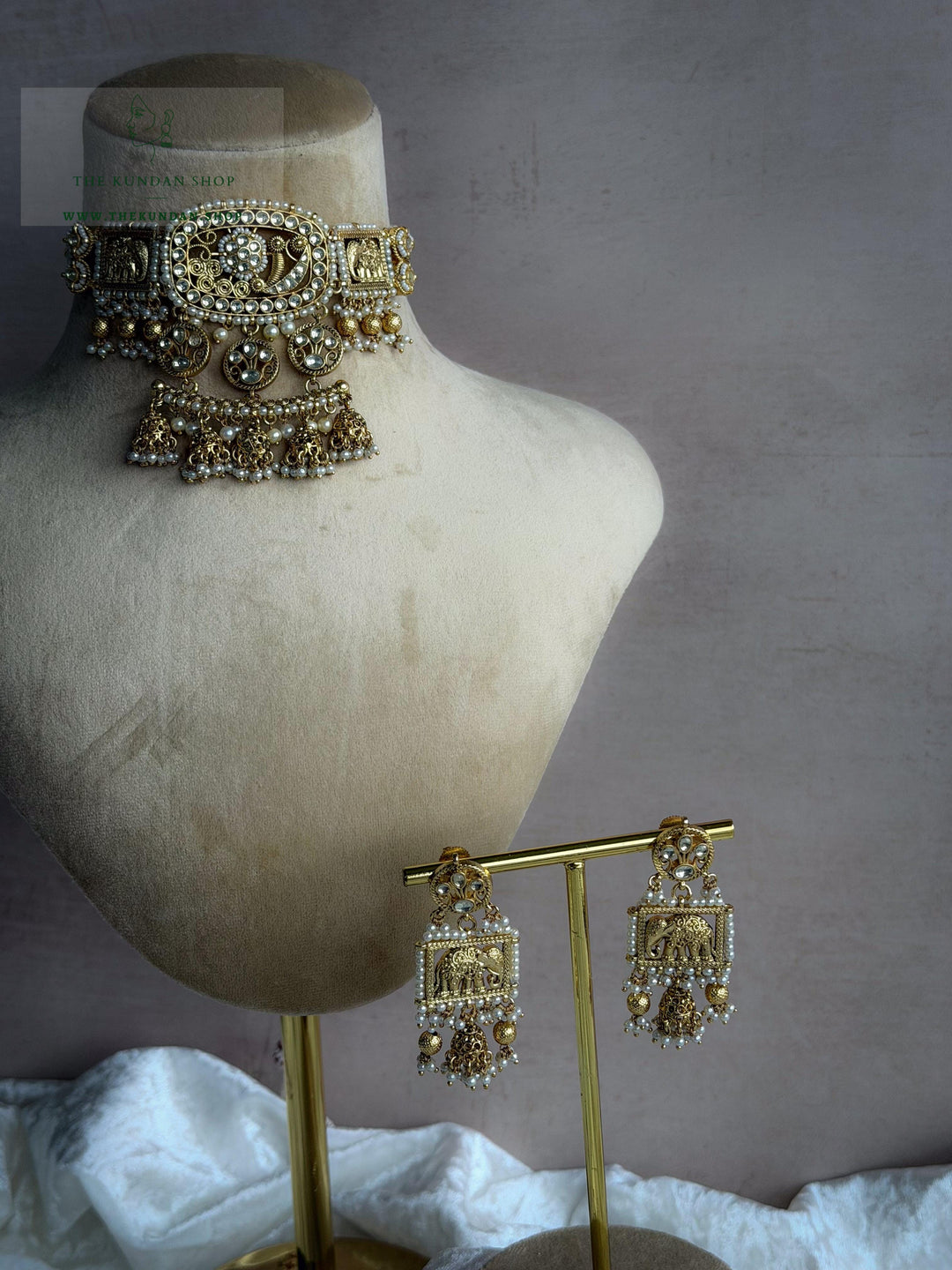 Dreamy in Golden Necklace Sets THE KUNDAN SHOP 