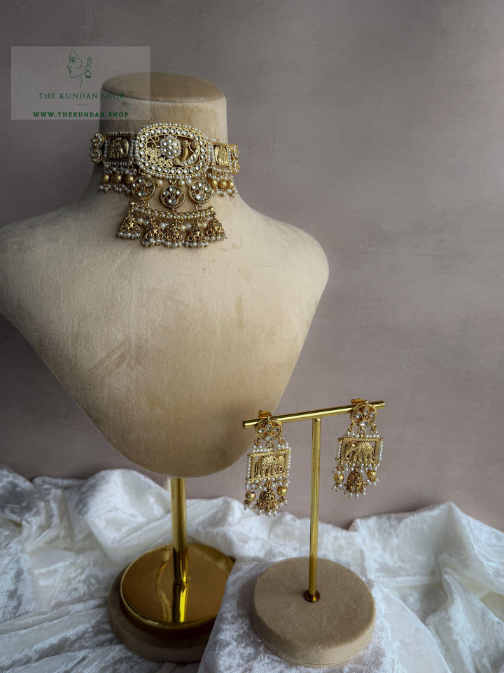 Dreamy in Golden Necklace Sets THE KUNDAN SHOP 