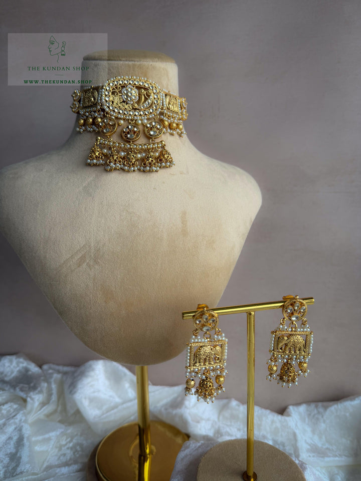 Dreamy in Golden Necklace Sets THE KUNDAN SHOP 