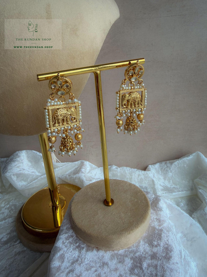 Dreamy in Golden Necklace Sets THE KUNDAN SHOP 