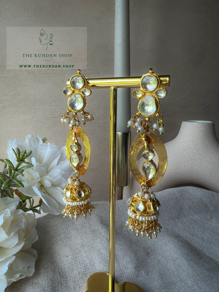Golden Drops in Kundan Earrings THE KUNDAN SHOP 