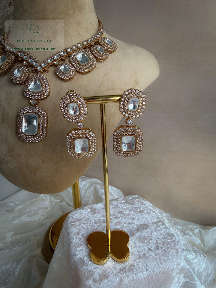 Tender in Golden Necklace Sets THE KUNDAN SHOP 