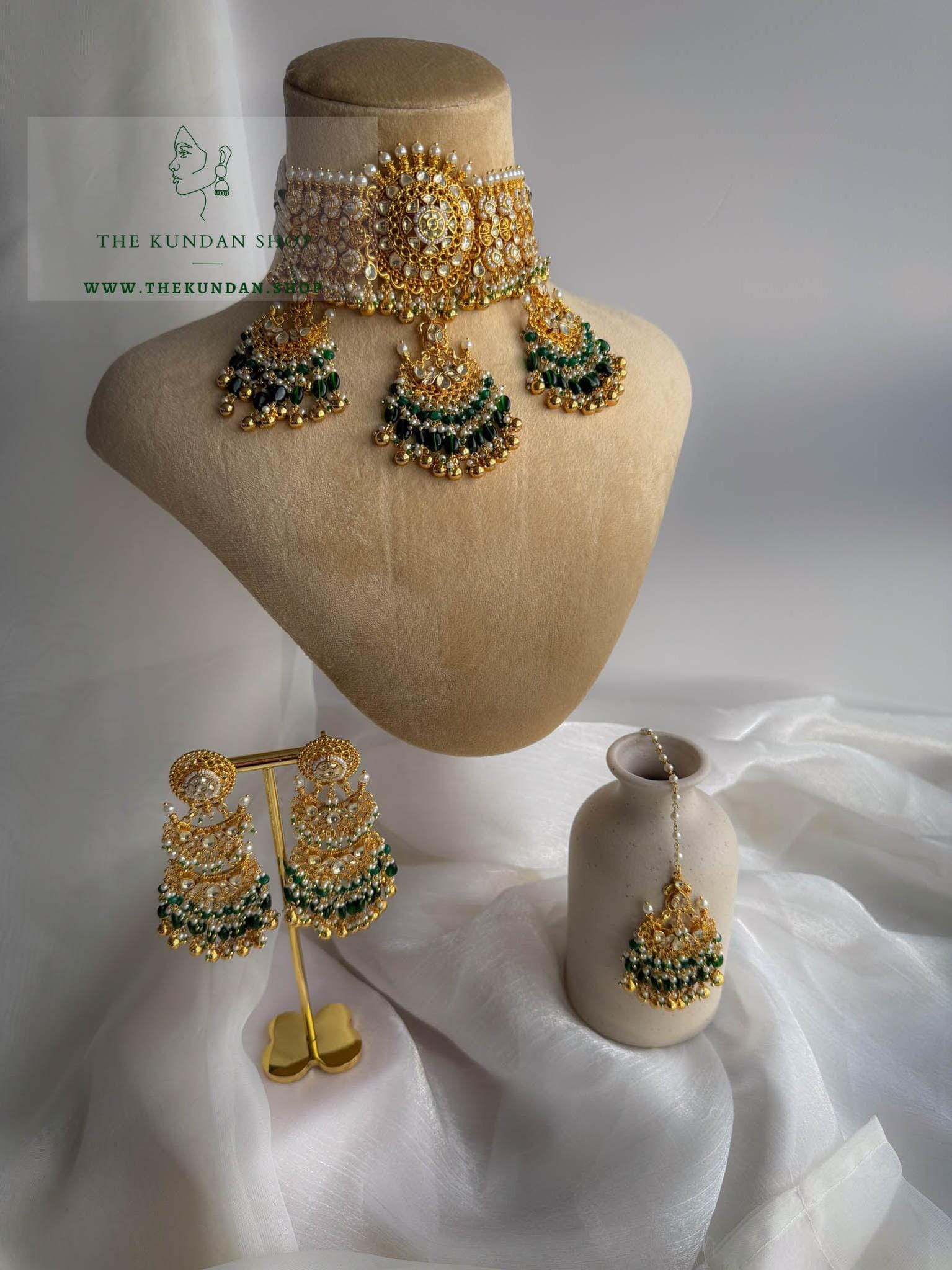 Traditional Pendant in Green Necklace Sets THE KUNDAN SHOP 