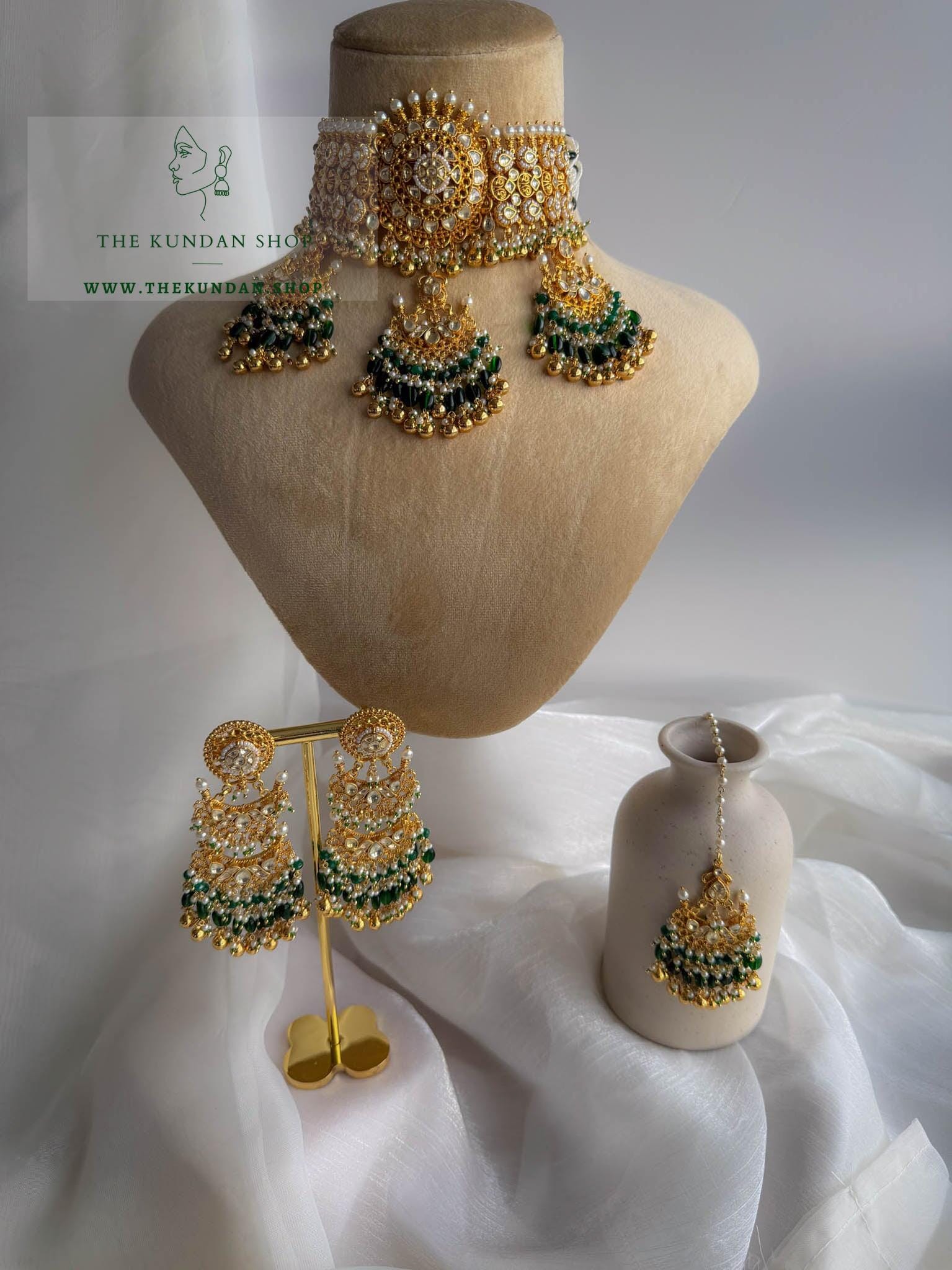 Traditional Pendant in Green Necklace Sets THE KUNDAN SHOP 