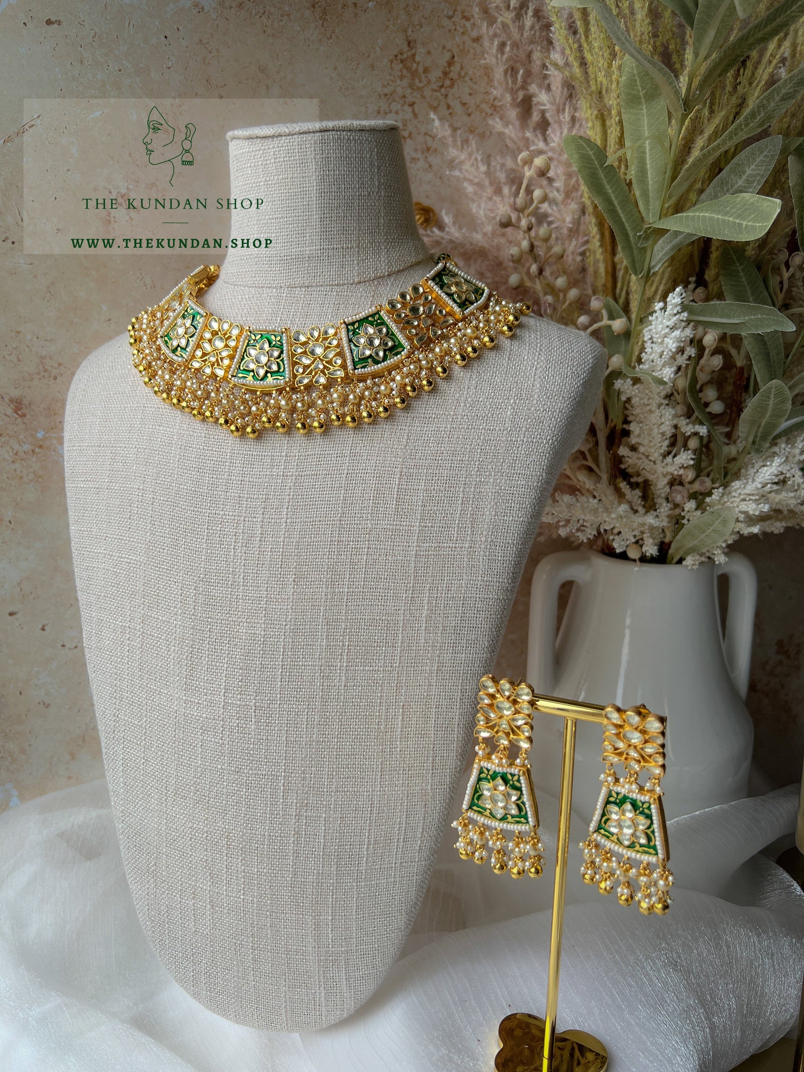 Appreciative in Green Necklace Sets THE KUNDAN SHOP 