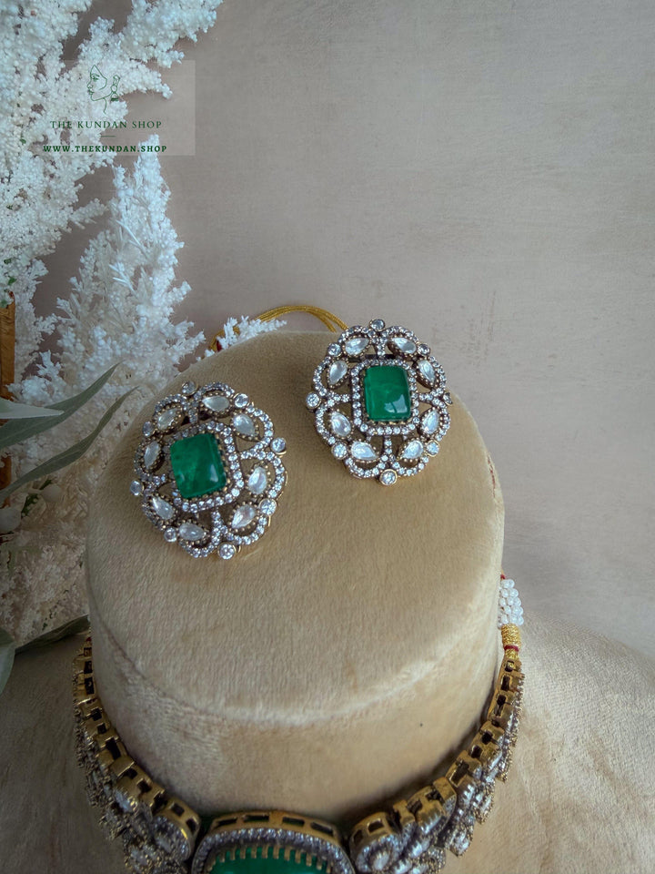 Mini Muse in Emerald Necklace Sets THE KUNDAN SHOP 
