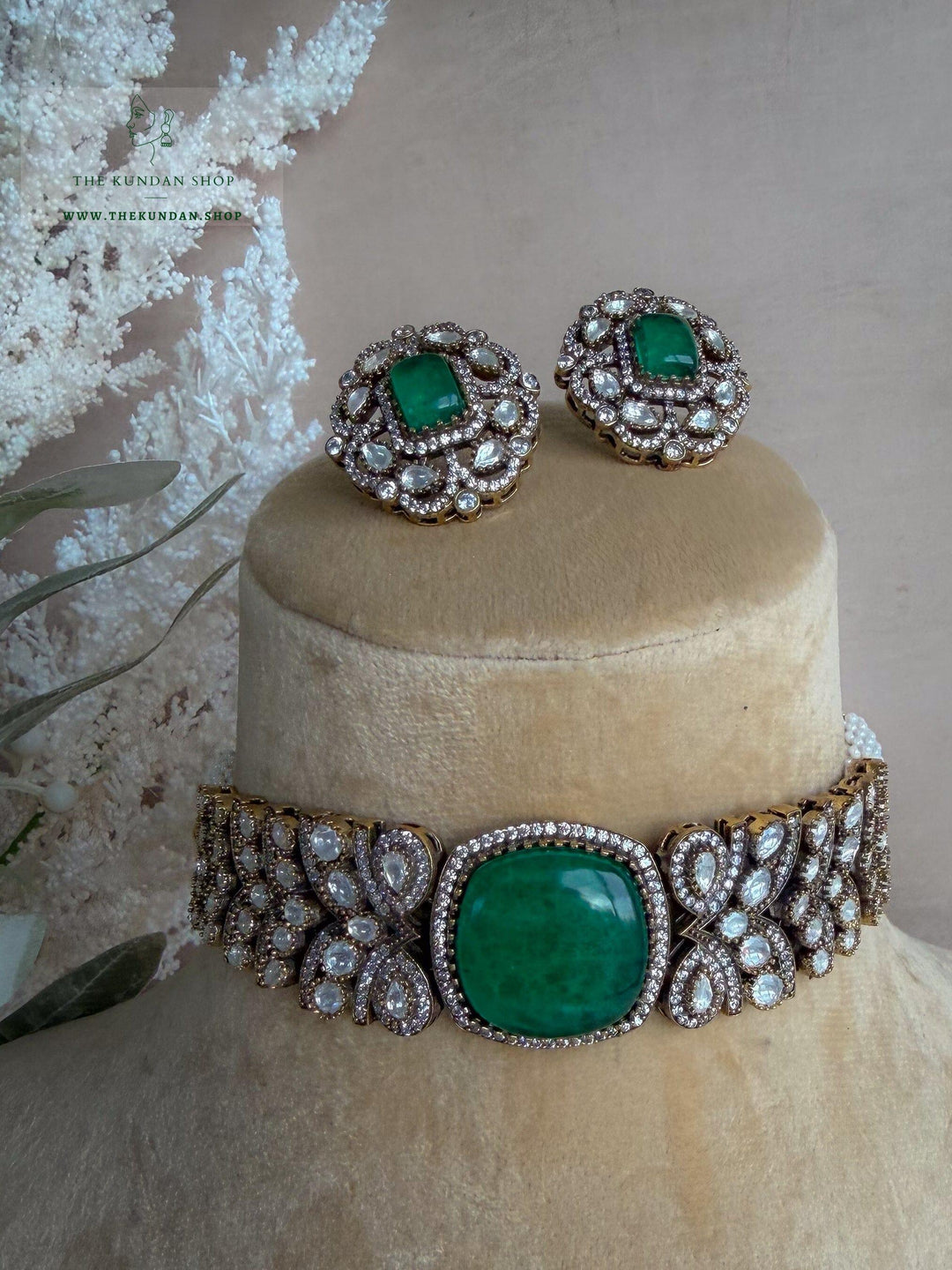 Mini Muse in Emerald Necklace Sets THE KUNDAN SHOP 