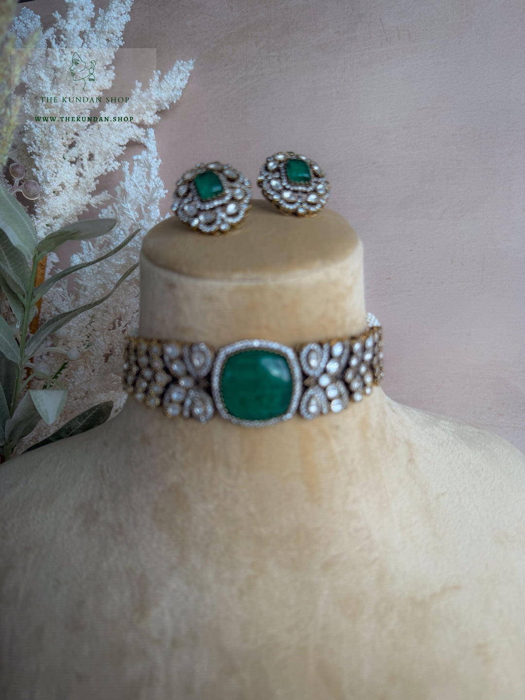 Mini Muse in Emerald Necklace Sets THE KUNDAN SHOP 