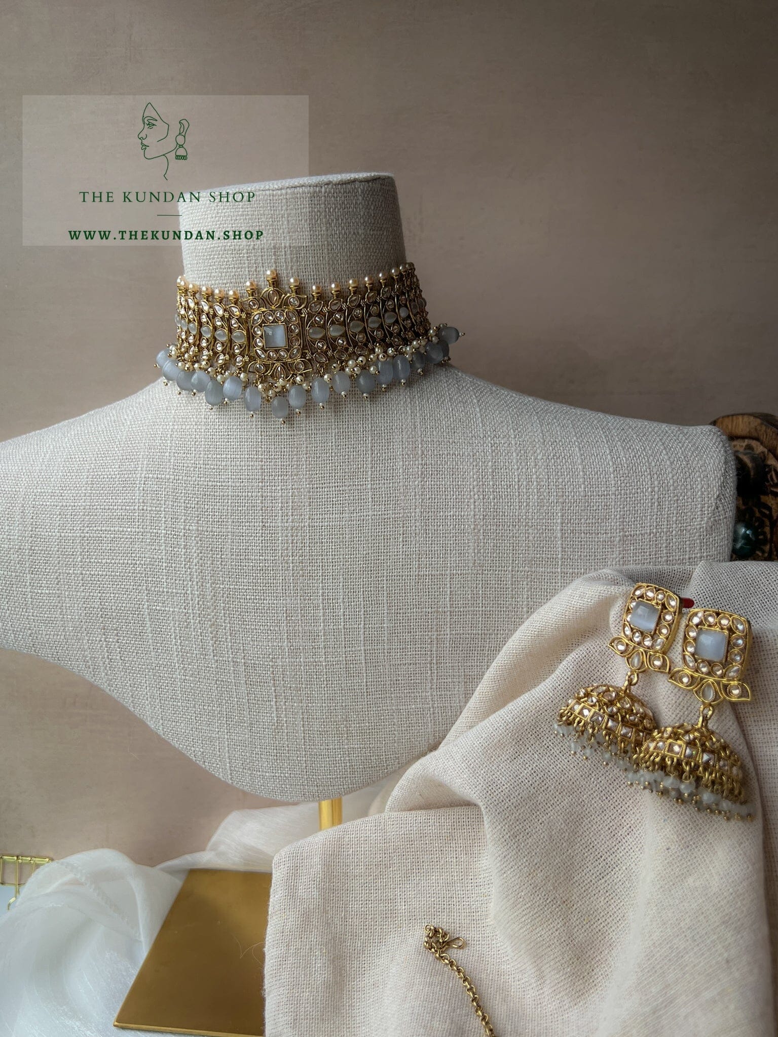 Vivid in Grey Necklace Sets THE KUNDAN SHOP 