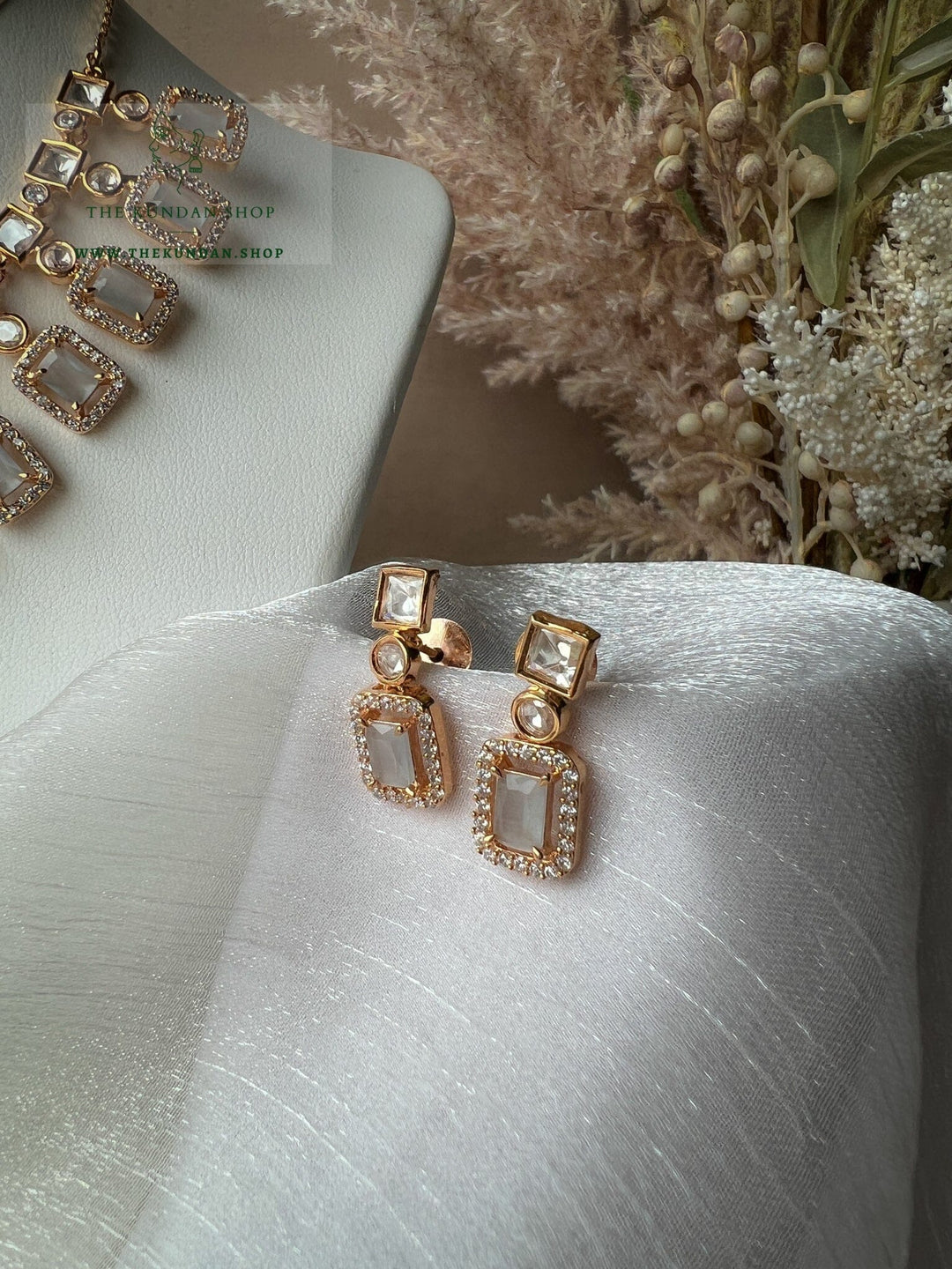 Rise in Grey Necklace Sets THE KUNDAN SHOP 