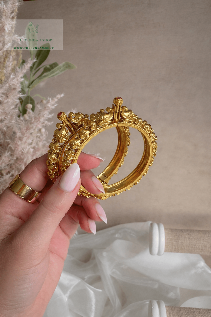 Elephant Embrace // in Antique Bangles THE KUNDAN SHOP 