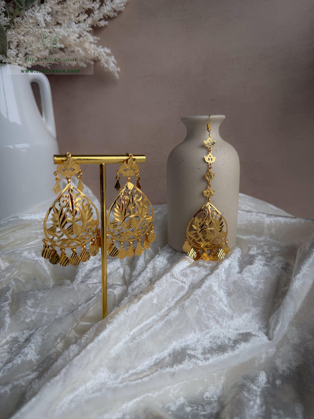 Performer // Jadau Tikka Set Earrings + Tikka THE KUNDAN SHOP 